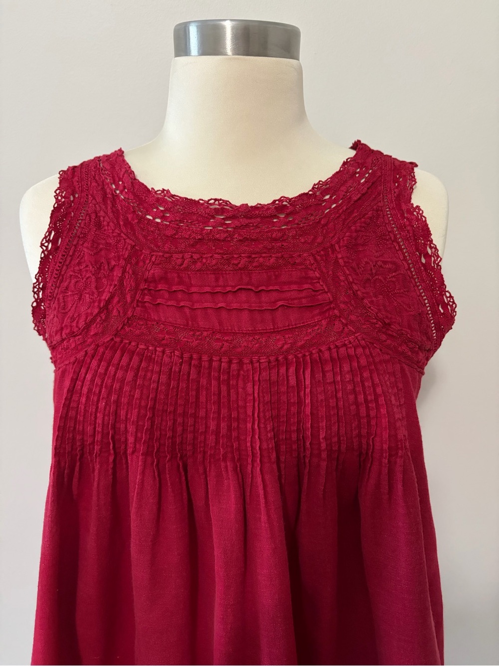 Sundance Berry Red Lace Yoke Pintuck Sleeveless Top XS Boho Peasant Romantic - Picture 3 of 7